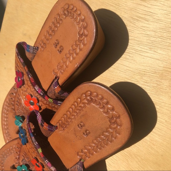 El Salvador Multicolor Leather Sandals - Picture 2 of 7